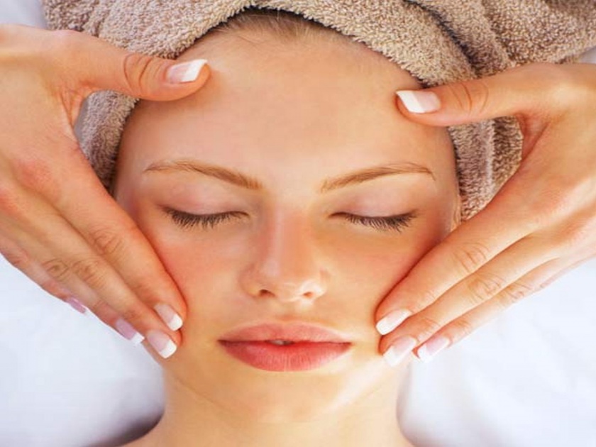 These steps of facial massage to relax you | काही सोप्या स्टेप्स वापरून करा फेशिअल मसाज; सौंदर्य खुलण्यास होईल मदत