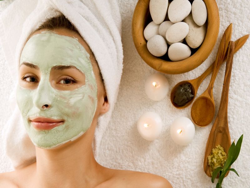 Try these beauty tips for spa like facial at home | आता घरच्या घरीच सोप्या पद्धतीने करा स्पा सारखचं फेशिअल!