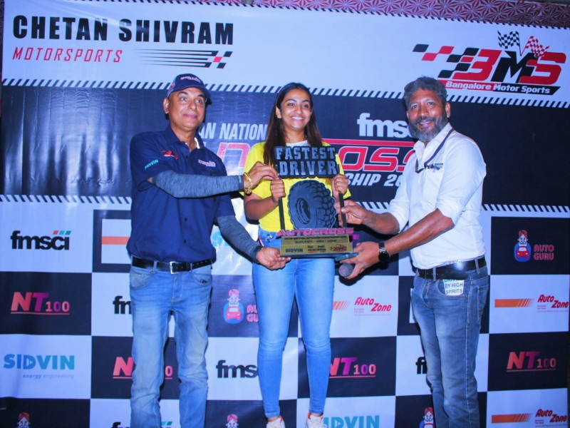 A stubborn success despite the car malfunction Pune Nikita maximum to get the first trophy.. | कार नादुरुस्त असूनही जिद्दीने मिळवले यश; प्रथम क्रमांक पटकावून पुण्याची निकिता ठरली 'Fastest Driver'