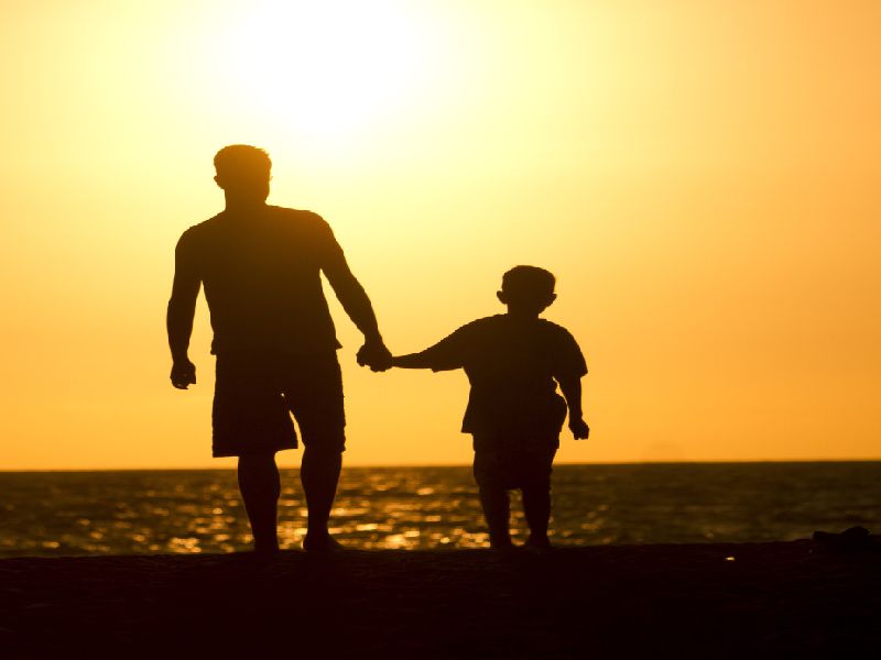 Worldwide: What are the qualities needed to be a good father? | जगभर : चांगला ‘बाप’ होण्यासाठी कोणते गुण हवेत?