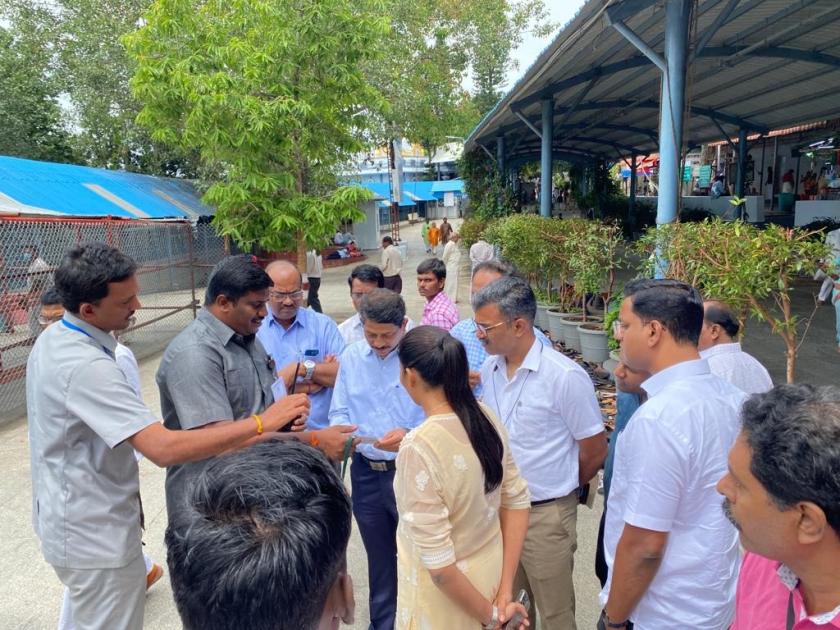 Pandharpur rush will be planned on the lines of Tirupati; Solapur officials entered Tirupati to inspect the facilities | तिरुपतीच्या धर्तीवर पंढरपुरातील गर्दीचे होणार नियोजन; सुविधांची पाहणीसाठी सोलापूरचे अधिकारी तिरूपतीत दाखल