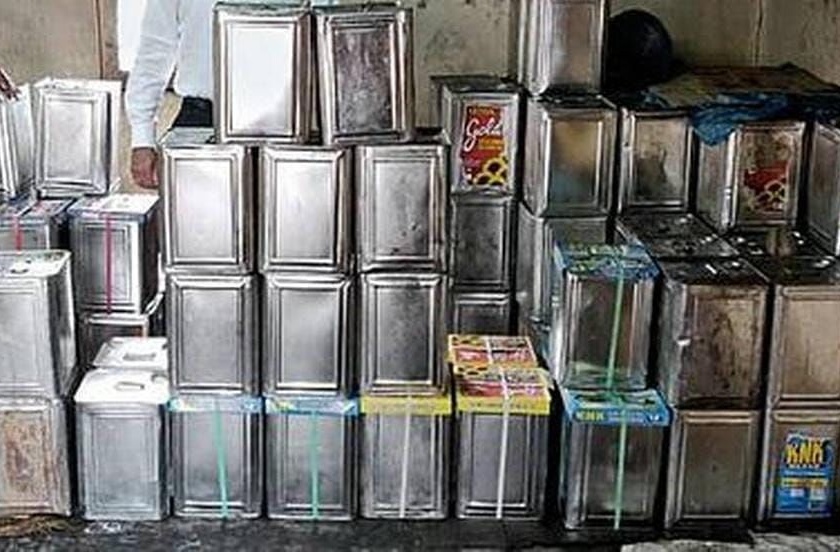7 lakh edible oil seized in FDA raid in Nagpur | नागपुरात एफडीएच्या धाडीत ७ लाखाचे खाद्यतेल जप्त