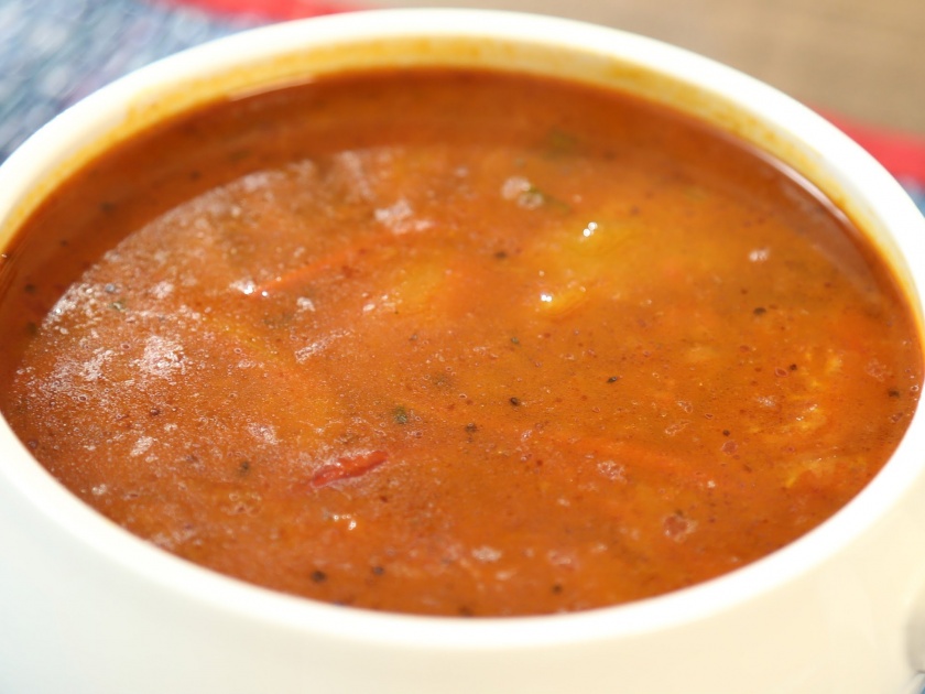 The desi soup to make you able to fight with cold | अस्सल चवींचे हे देसी सूप थंडीची हुडहुडी नक्की घालवतील!