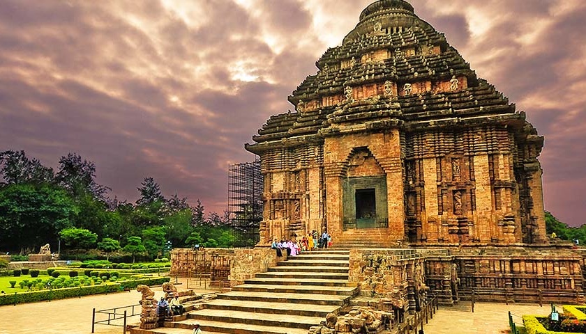 Odisha gives you chance to experience prosperity of architecture of temple | भारतातल्या मंदिरांचं वैभव अनुभवायचं असेल तर ओडिशाला जायलाच हवं!