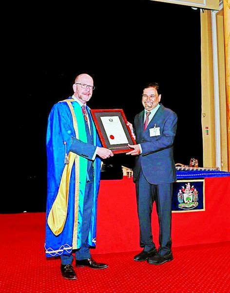 Dr. Uday Bodhankar got RCPCH fellowship | डॉ. उदय बोधनकर यांना ‘आरसीपीसीएच’ची फेलोशिप