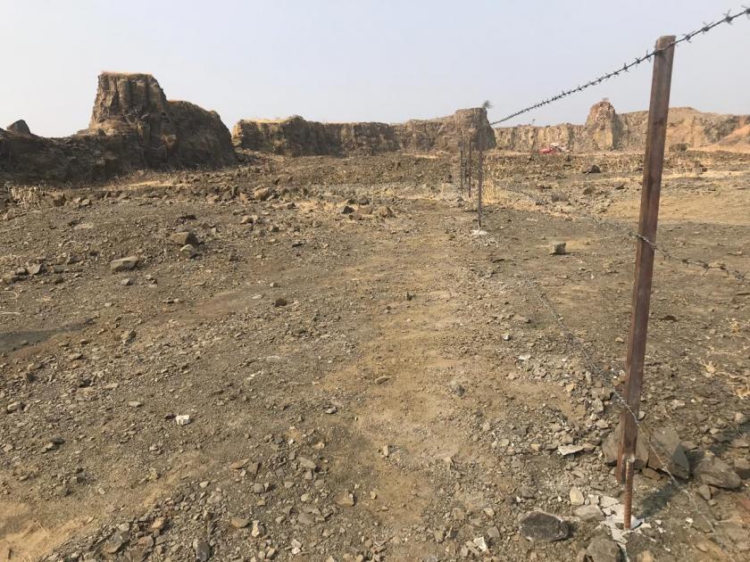 fencing for mines in akola district | अखेर खदानींना घेतले तारेचे कुंपण;  ‘भूमिअभिलेख’ने केली मोजणी 