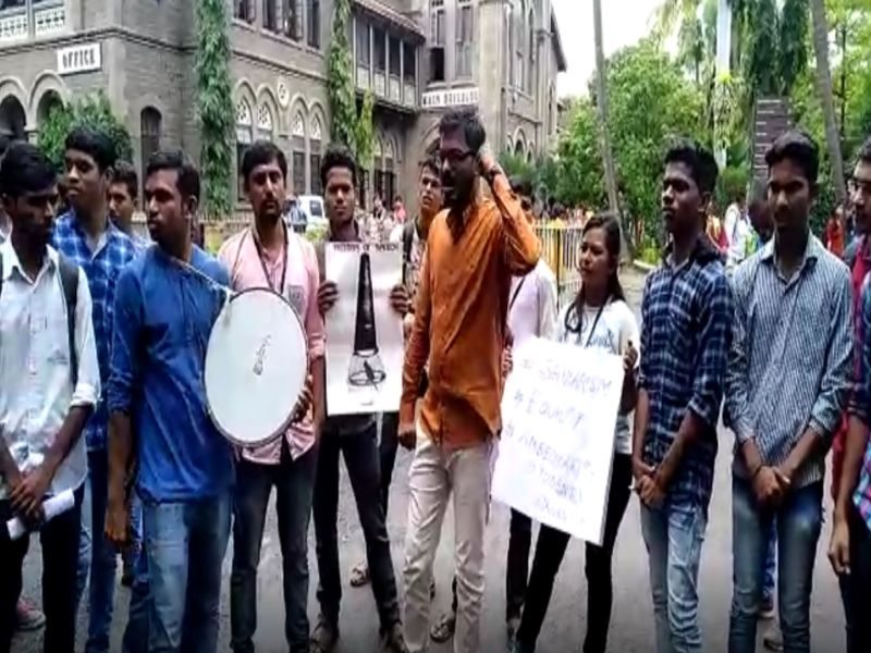Student's objection to Satyanarayan Puja in Fergusson College | फर्ग्युसन महाविद्यालयात सत्यनारायण पूजा, विद्यार्थ्यांचा आक्षेप