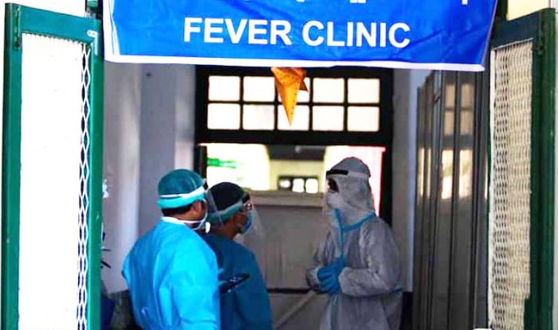 Fever clinic to prevent infection | संसर्ग टाळण्यासाठी ‘फिव्हर क्लिनिक’; २० हजार नागरिकांची तपासणी