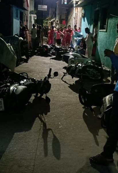 Kayos by criminals in Nagpur at midnight; Panic among the citizens | मध्यरात्री नागपुरात गुंडांचे तांडव; नागरिकांत दहशत