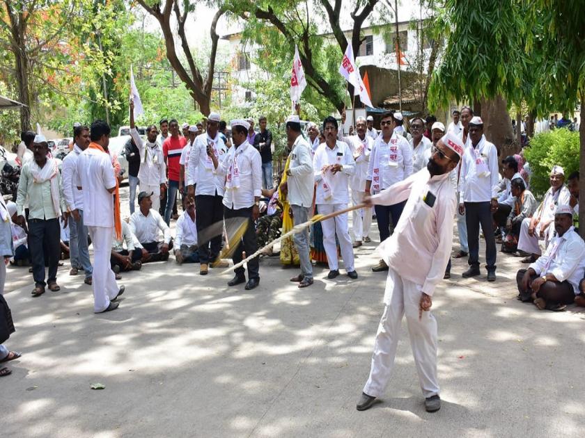 Prahar protest march on the office of Mahavitaran | महावितरणाच्या कार्यालयावर ‘प्रहार’चा आसूड मोर्चा