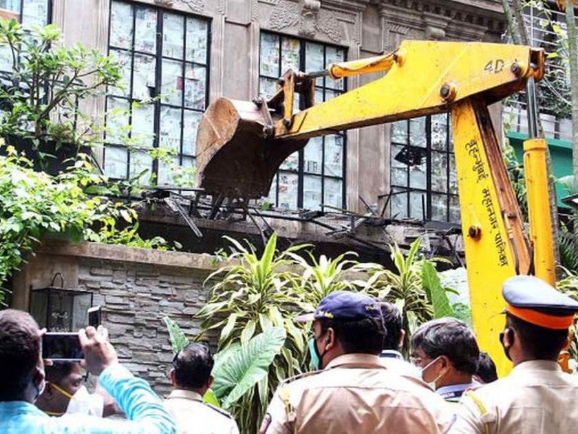 Why did demolishing on the ground floor break down of kangana? | तळमजल्यावरील अन्य बांधकाम का तोडले?