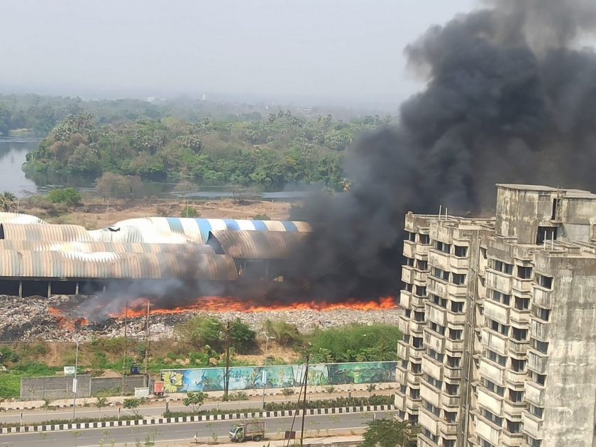 Fire breaks out at twelfth garbage plant in Kalyan, fire brigade succeeds in controlling it | कल्याणमधील बारावे कचरा प्रकल्पास लागली आग, अग्नीशमन दलाकडून नियंत्रण मिळविण्यात यश
