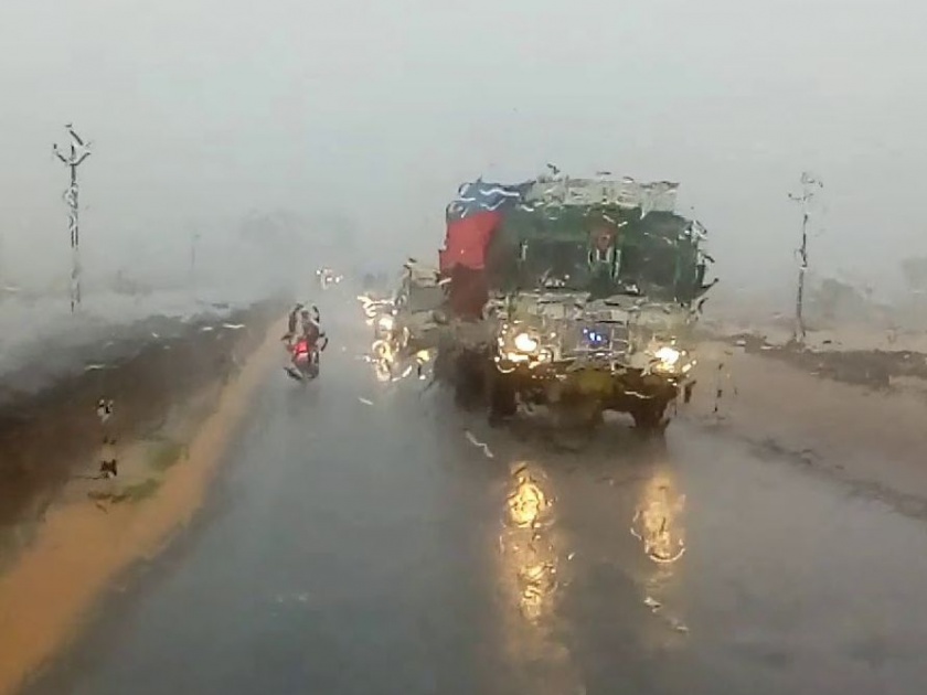 Interstate traffic stopped approaching Sindhudurg | सिंधुदुर्गकडे येणारी आंतरराज्य वाहतूक ठप्प