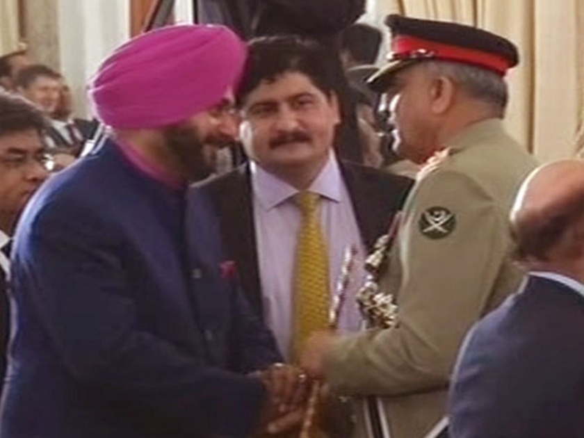 pakistan Army chief Qamar Javed Bajwa is Punjabi brother of Navjot Singh Sidhu: Harish Rawat | Navjot Singh Sidhu: "पाकिस्तानी सैन्याचा प्रमुख हा नवज्योत सिंग सिद्धूंचा पंजाबी भाऊ"; रावतांचे वक्तव्य