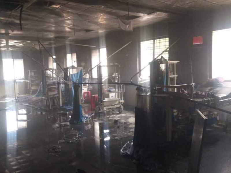 11 dead in ahmadnagar hospital fire; The dead included corona patients, six critically | नगरमध्ये रुग्णालयात अग्नितांडव, 11 मृत्युमुखी; मृतांमध्ये कोरोना रुग्णांचा समावेश, सहा जण अत्यवस्थ