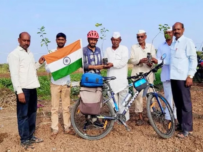 Meet green man narpat singh rajpurohit who cycling 14 states to save environment | सलाम! ४०० दिवसात ८० हजारांपेक्षा जास्त झाडं लावली; जाणून घ्या 'या' वृक्षप्रेमीची कहाणी