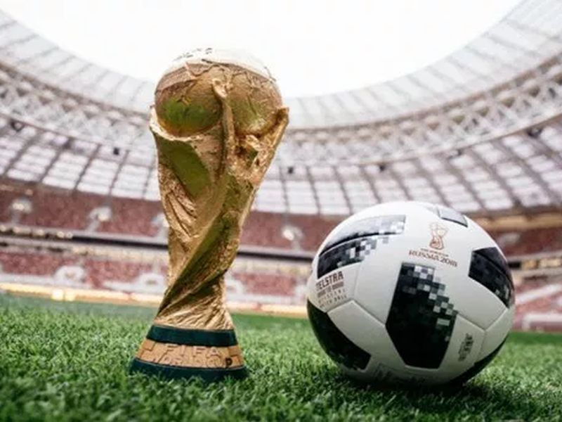 FIFA World Cup 2018: Football Crayet in Politics ... | FIFA World Cup 2018 : फुटबॉलची क्रेझ राजकारणातही...सामने चुकू नये म्हणून नेत्यांनी बदलले कार्यक्रम