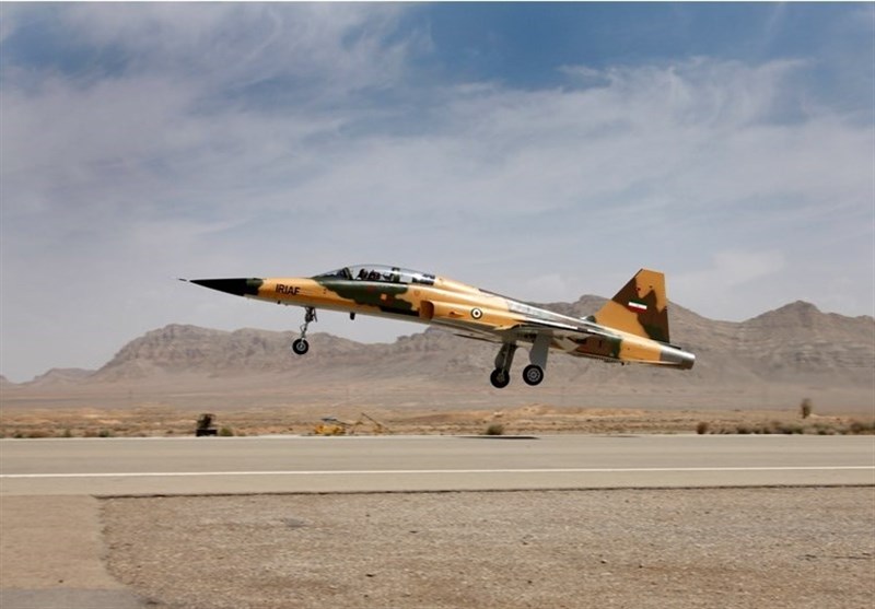 Iran unveils first fully-indigenous fighter jet | इराणने तयार केले स्वतःचे फायटर जेट, अमेरिकेला प्रत्युत्तर देण्यासाठी तयारी