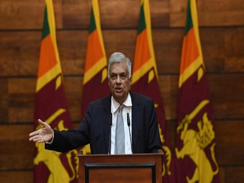 Sri Lanka Crisis pm ranil wickramasinghe to sell airline print money to pay salaries | Sri Lanka Crisis : श्रीलंकेसमोर मोठं संकट, राष्ट्रीय विमान कंपनीही विकणार; सॅलरीसाठी छापाव्या लागतायत नोटा