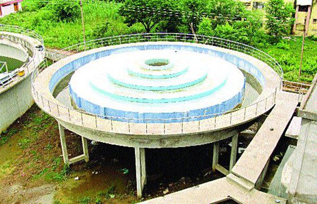 Water purification project in Mangirlipar not work |  मंगरुळपीरमधील पाणी पुरवठ्याचा जलशुद्धीकरण प्रकल्प कुचकामी 