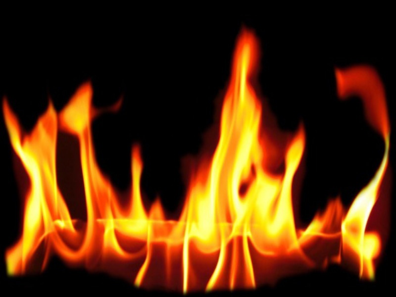 Sarees burnt in the fire due to fursungi short circuit | फुरसुंगीत शॉर्ट सर्किटमुळे लागलेल्या आगीत एक कोटी पंचवीस लाखांच्या जळाल्या साड्या