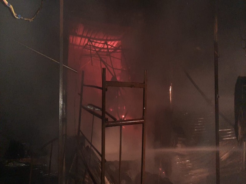 Six shops burnt in the fire at Marunji road | मारुंजी रस्त्यावरील सहा दुकाने आगीत खाक