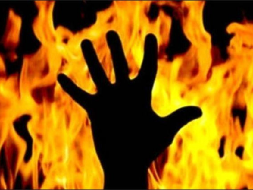 A youth from Beed set fire to police station premises in Latur; The reason is unclear | धक्कादायक! लातुरात पाेलिस ठाण्याच्या आवारात बीडच्या तरुणाने पेटवून घेतले