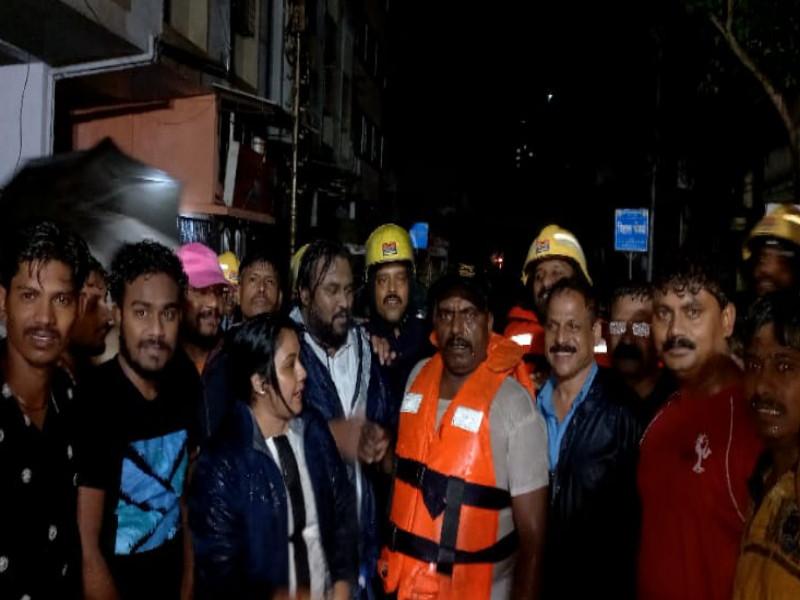 heavy rain in Pune 12 people were rescued safely by the fire brigade | Pune Rain: पुण्यात पावसाचा हाहाकार; अग्निशमन दलाकडून 12 जणांची सुखरुप सुटका