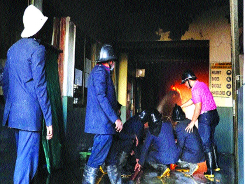 Fire in Onkar Chemical Company, nine workers injured in Badlapur | बदलापूरमध्ये ओंकार केमिकल कंपनीला आग, नऊ कामगार जखमी