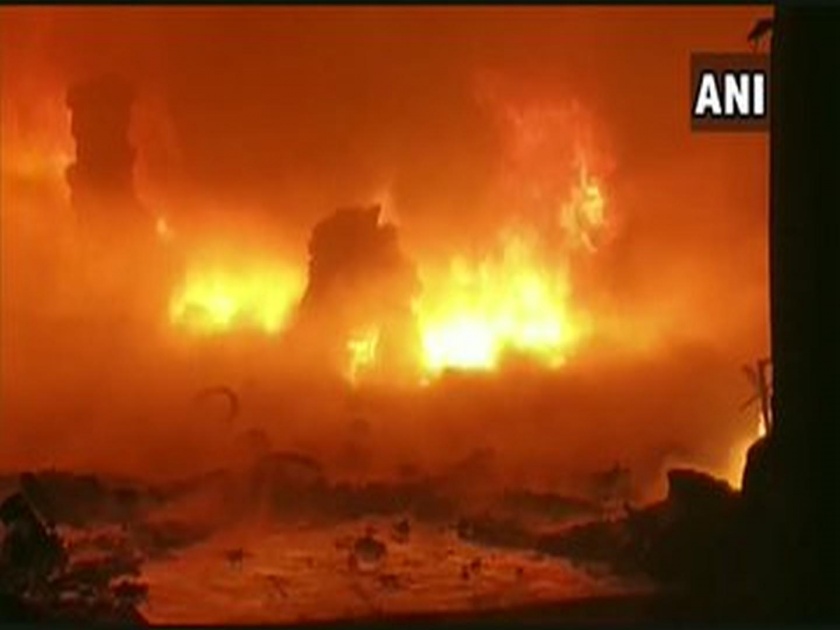 Fire breaks out at chemical godown at Bhiwandi | भिवंडी येथे केमिकलच्या गोडाऊनला भीषण आग 