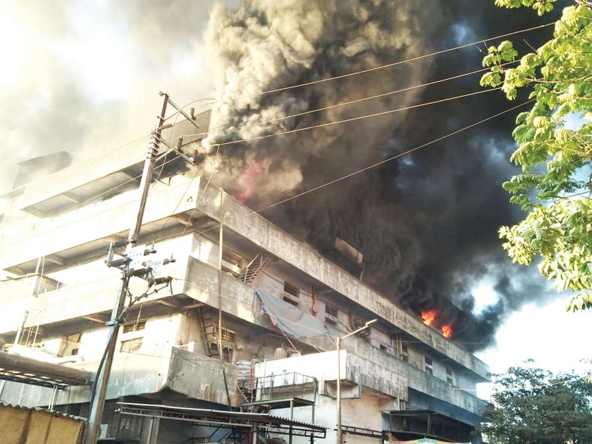 Fire events in the face of the Bhiwandi volcano | आगीच्या घटनांनी भिवंडी ज्वालामुखीच्या तोंडावर