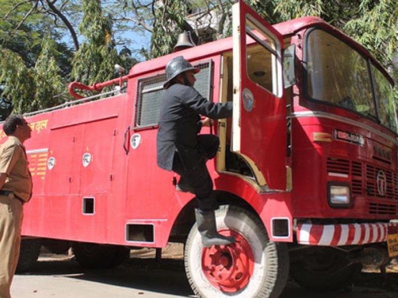 Mumbai fire brigade officers to be honored | मुंबई अग्निशमन दलातील अधिकाऱ्यांचा होणार गौरव