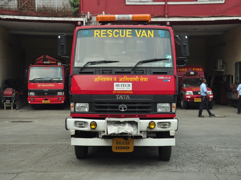 quick response by firebrigade saves the women | अग्निशमन दलाच्या तत्परतेमुळे टळला अनर्थ