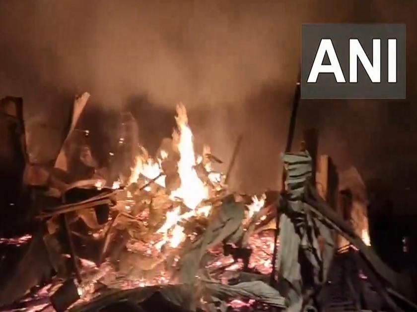 Fire broke out in the early hours of 17th February, in a slum in Adarsh Nagar located in the Govandi area of Mumbai, Maharashtra | गोवंडी परिसरातील झोपडपट्टीला भीषण आग; अनेक झोपड्या जळून खाक