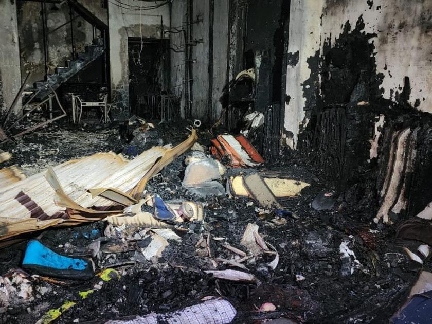 Chhatrapati Sambhajinagar: A terrible fire broke out at a garment shop in the cantonment area, 7 members of the same family died | छत्रपती संभाजीनगरमध्ये कपड्याच्या दुकानाला भीषण आग, एकाच कुटुंबातील ७ जणांचा मृत्यू