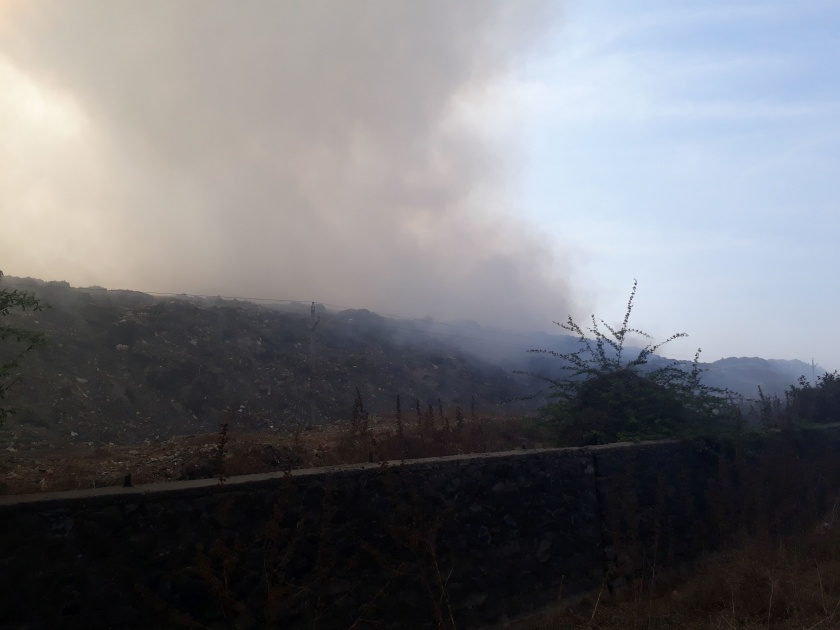 Dangerous fire in Nagpur dumping yard |  नागपुरातील डम्पिंग यार्डमध्ये लागली भीषण  आग