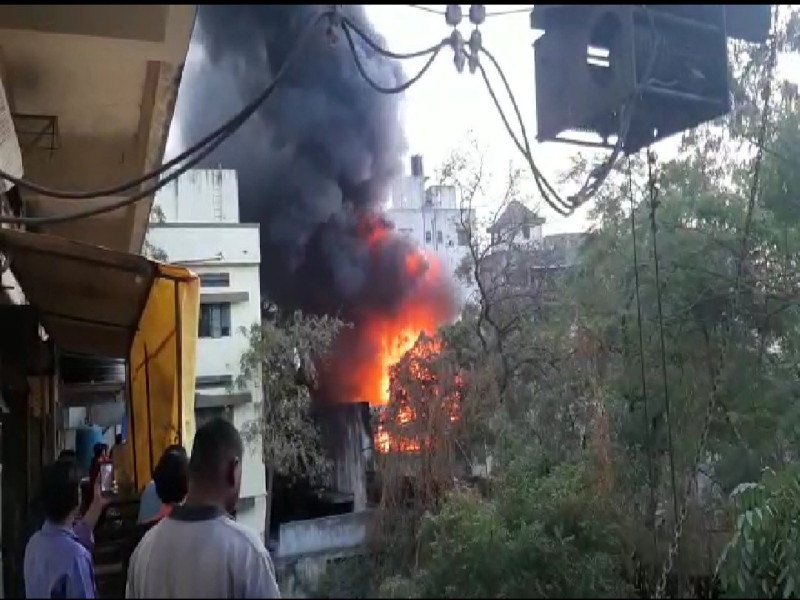 A big fire in the private company in the Chinchwad area | चिंचवड परिसरात खासगी कंपनीला भीषण आग