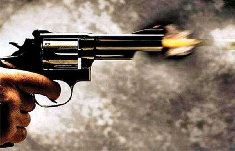 firing in the air at Tamaswadi; two arrested and five cartridges seized | तामसवाडीत हवेत गाेळीबार; दाेघांना अटक, इम्पाेर्टेड माउझरसह पाच काडतुसे जप्त