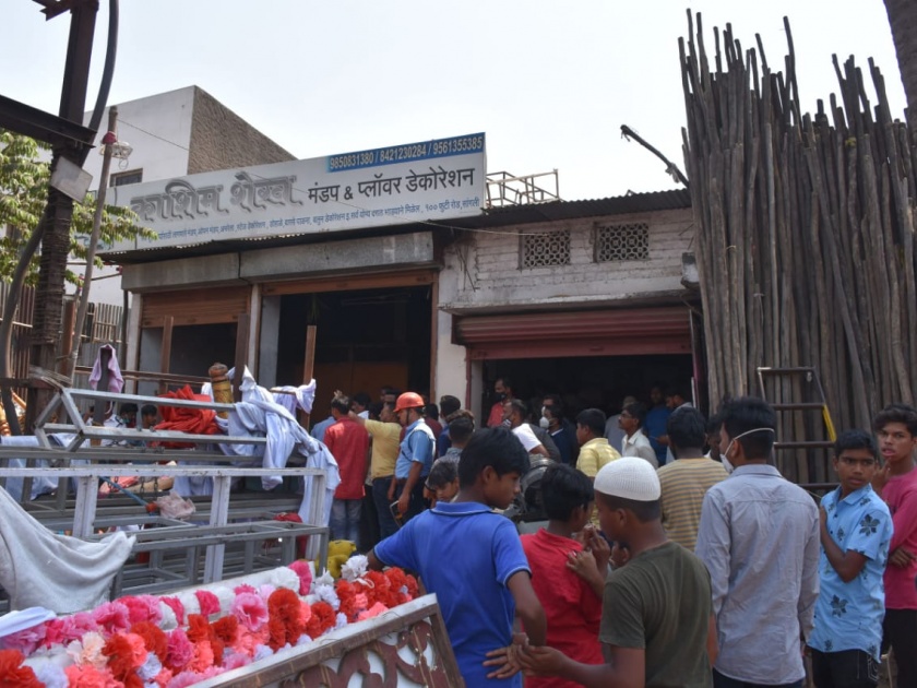 Fire at Sangli mandap decoration material, loss of Rs 35 lakh | सांगलीत मंडप डेकोरेशन साहित्याला आग, पस्तीस लाखाचे नुकसान