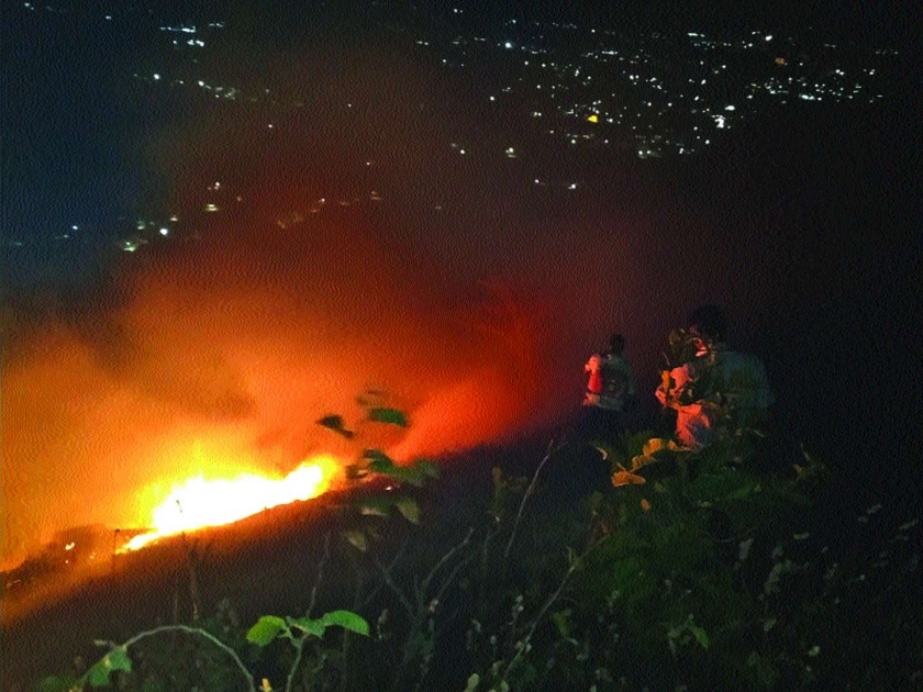 fire In the Neral-Matheran Ghat forests | नेरळ-माथेरान घाटात वणवा, टेकडीवरील १५ किमी जंगल खाक