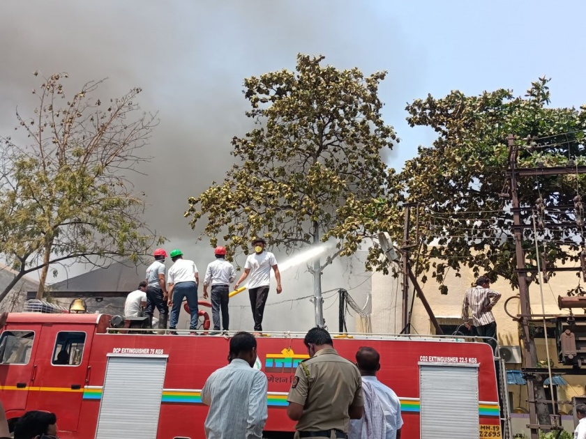 Jalgaon: Fire breaks out in Jalgaon MIDC, many employees injured, incident in Morya Chemical Company | जळगाव एमआयडीसीत आग्नितांडव, अनेक कर्मचारी जखमी, मोरया केमिकल कंपनीतील घटना