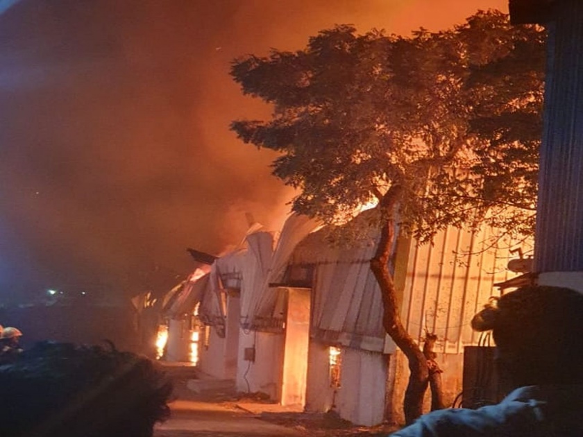 The fire at the Pisoli furniture warehouse in Pune was burning for 3 hours | Pune Godown Fire: पुण्यातील पिसोळीच्या फर्निचर गोदामाला भीषण आग; तब्बल ३ तास होती धगधगत