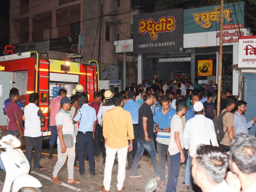 Sangli: Raghuveer Bakeries fire in Vishram Bagh due to short circuit, kitchen gutted; 4 lakh loss | Sangli: विश्रामबागला रघुवीर बेकरीस शॉर्ट सर्कीटने आग, किचन जळून खाक; चार लाखाचे नुकसान