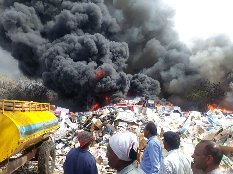 The furious fire of Videocon Company's scrap yard | व्हिडिओकॉन कंपनीच्या आवारातील भंगारास भीषण आग
