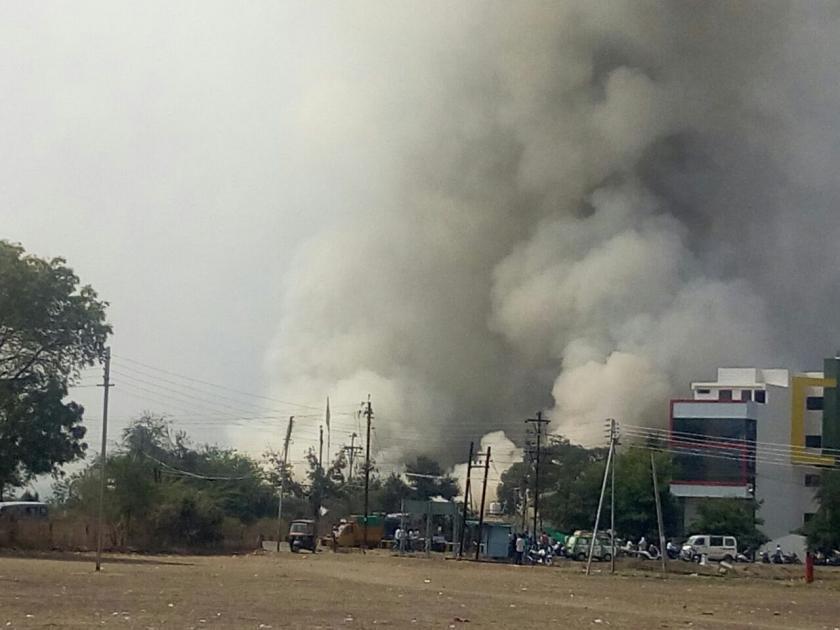 fire at jining factory;Three and a half quintals of cotton burned | कारंजा येथील सी. बी. अ‍ॅग्रोटेकला आग; साडेतीन हजार क्विंटल कापूस जळून खाक  