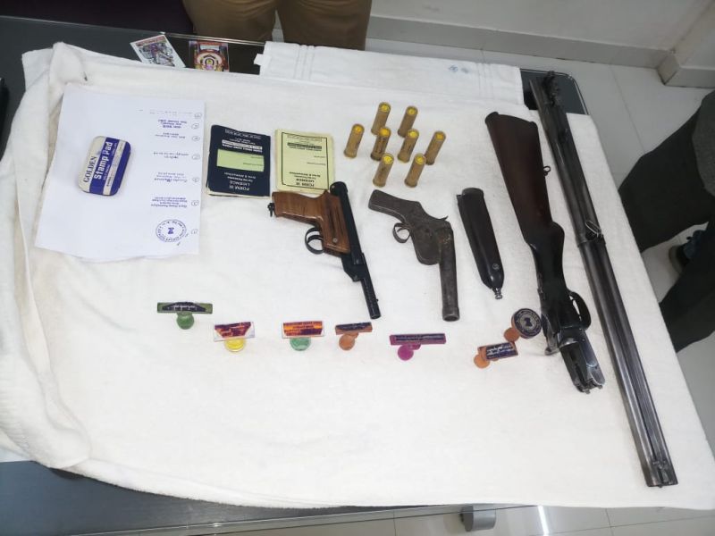 Security guard arrested with illegal weapons in Nagpur | नागपुरात अवैध शस्त्रांसह सुरक्षा रक्षकास अटक