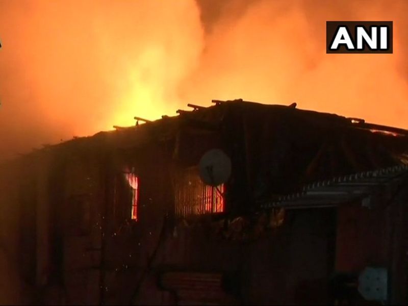 fire in Malad Malwani area | मालाड मालवणी परिसरात झोपडपट्टीला आग 