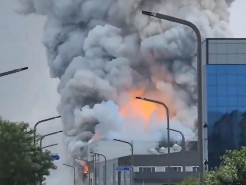 BREAKING: video At least 21 people dead in fire at South Korean lithium battery plant - Yonhap | Video: राखाडी धूर, ३५००० लिथिअम आयन बॅटरी असलेली फॅक्टरी जळाली; २१ जणांचा मृत्यू