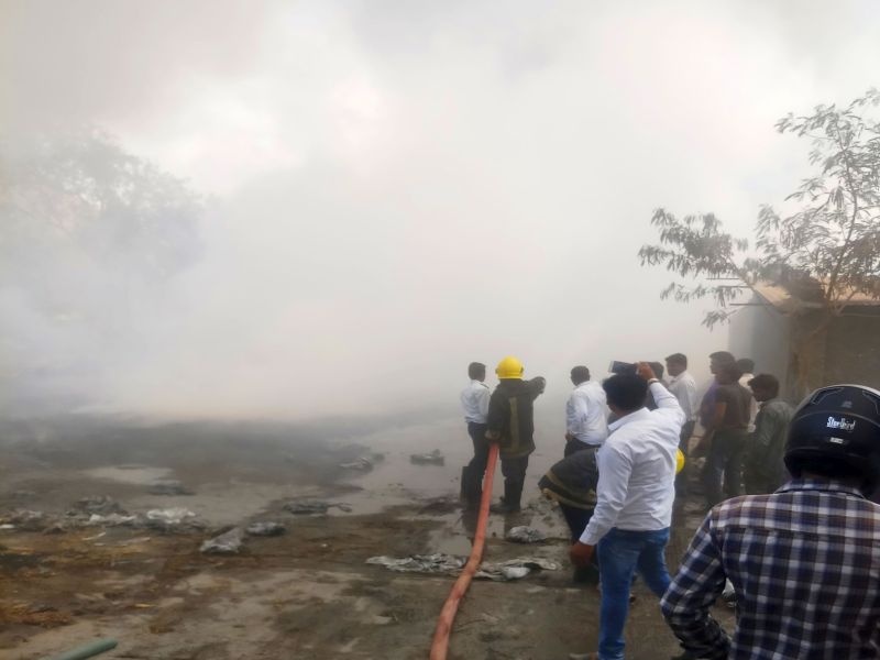 Two companies fire at Vilholi Shivar; Loss of millions | विल्होळी शिवारात दोन कंपन्यांना आग; लाखोंचे नुकसान