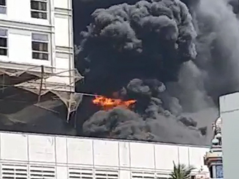 navi mumbai D. y. patil hospital Heavy fire, burned campus materials vrd | नेरुळच्या डी. वाय. पाटील रुग्णालयानजीक भीषण आग, साहित्य जळून खाक